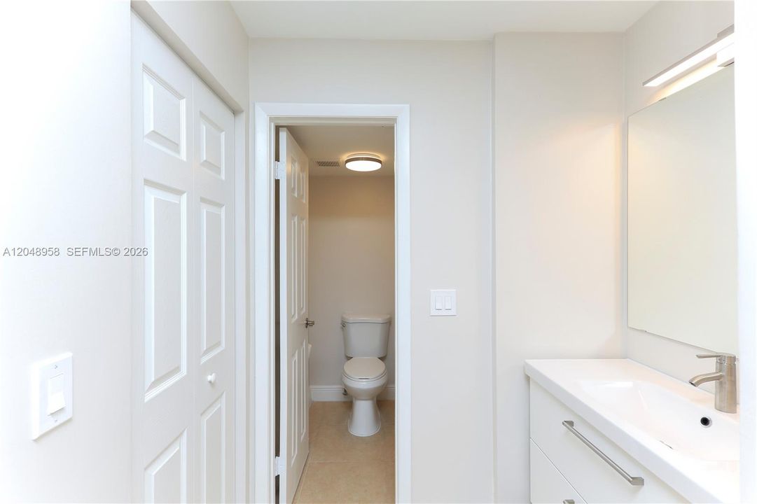 For Rent: $2,350 (2 beds, 2 baths, 963 Square Feet)