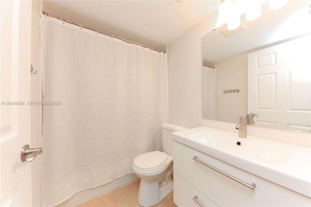 For Rent: $2,350 (2 beds, 2 baths, 963 Square Feet)