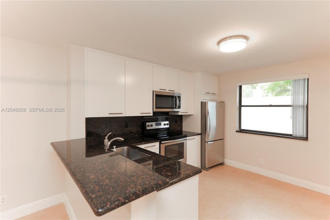 For Rent: $2,350 (2 beds, 2 baths, 963 Square Feet)