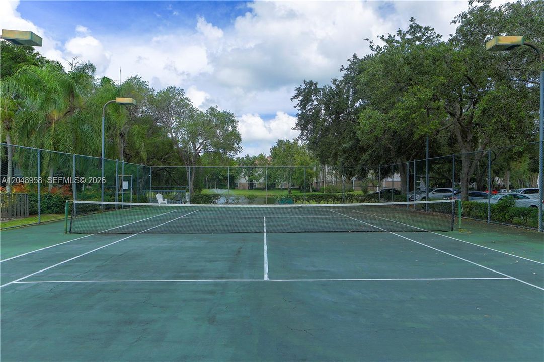 For Rent: $2,350 (2 beds, 2 baths, 963 Square Feet)