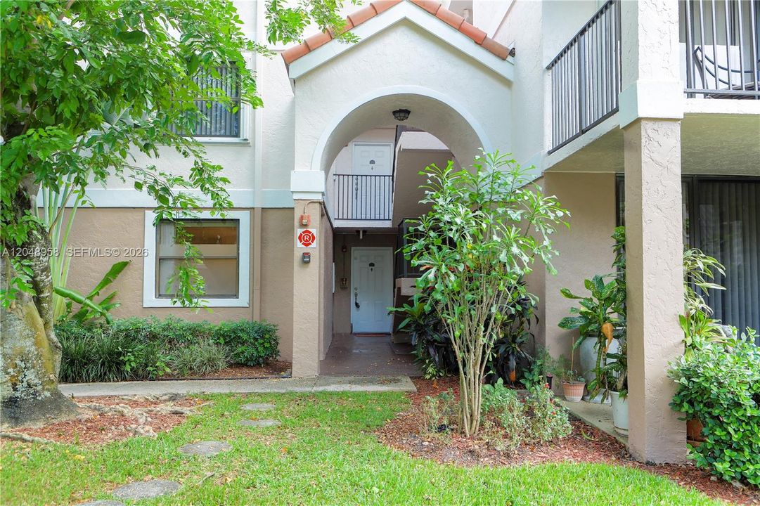 For Rent: $2,350 (2 beds, 2 baths, 963 Square Feet)