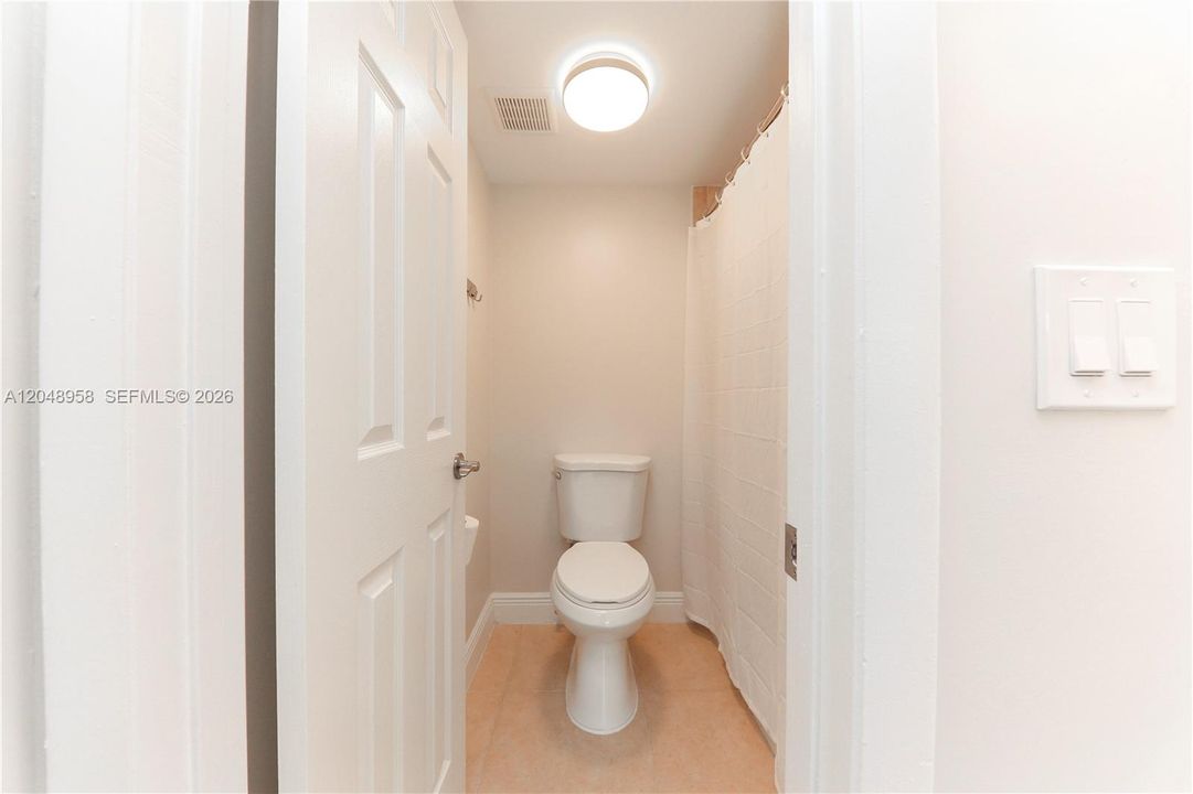For Rent: $2,350 (2 beds, 2 baths, 963 Square Feet)