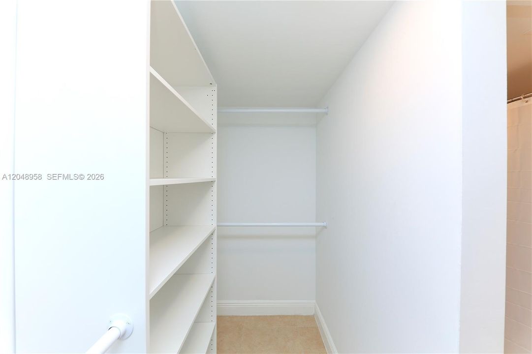 For Rent: $2,350 (2 beds, 2 baths, 963 Square Feet)