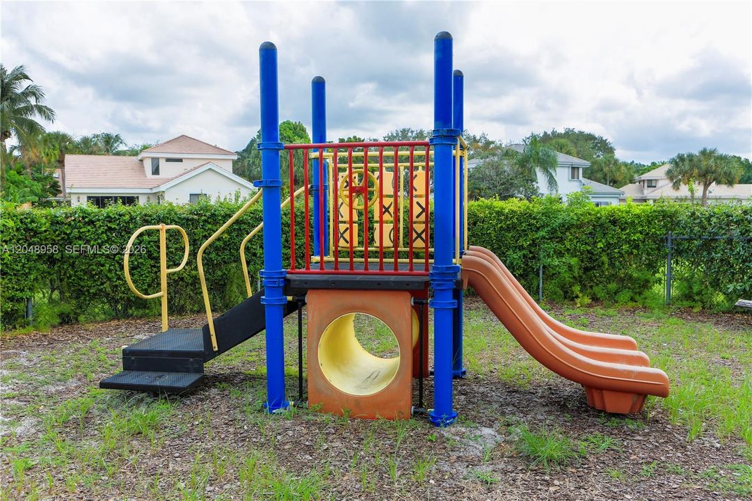 For Rent: $2,350 (2 beds, 2 baths, 963 Square Feet)