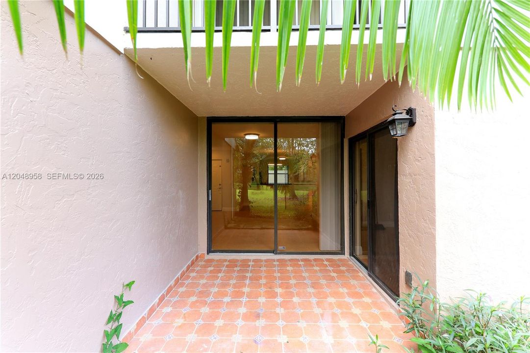 For Rent: $2,350 (2 beds, 2 baths, 963 Square Feet)