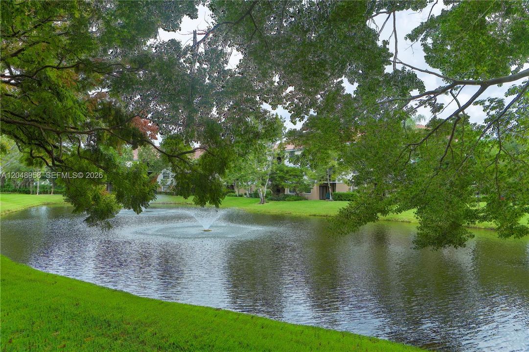 For Rent: $2,350 (2 beds, 2 baths, 963 Square Feet)