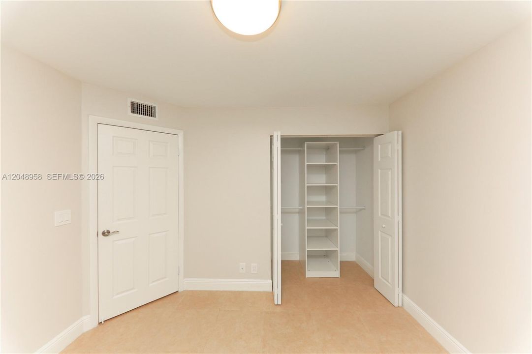For Rent: $2,350 (2 beds, 2 baths, 963 Square Feet)