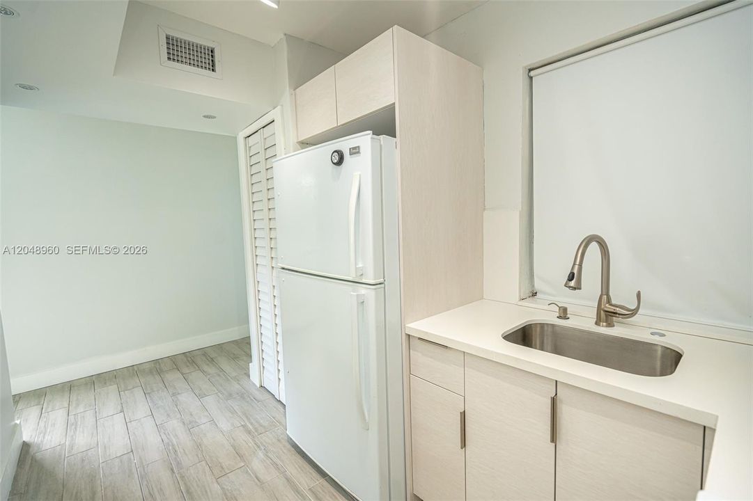 For Rent: $2,600 (2 beds, 1 baths, 16979 Square Feet)