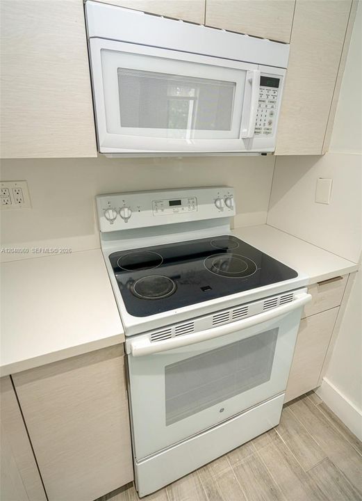 For Rent: $2,600 (2 beds, 1 baths, 16979 Square Feet)