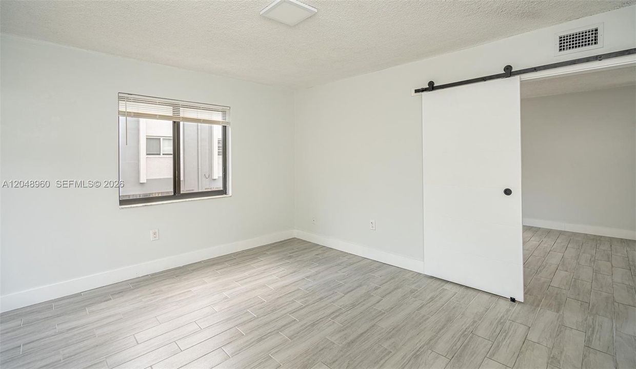 For Rent: $2,600 (2 beds, 1 baths, 16979 Square Feet)