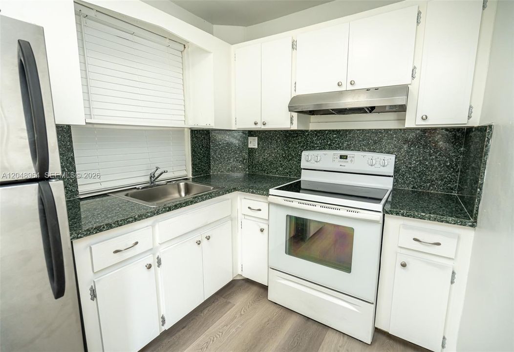 For Rent: $2,600 (2 beds, 1 baths, 16979 Square Feet)