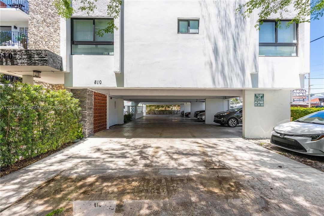 For Rent: $2,600 (2 beds, 1 baths, 16979 Square Feet)