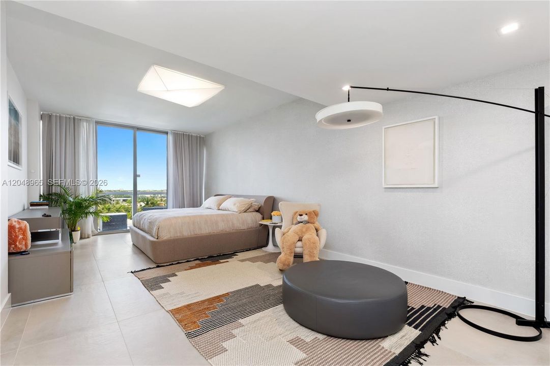 For Sale: $2,199,000 (3 beds, 3 baths, 1882 Square Feet)