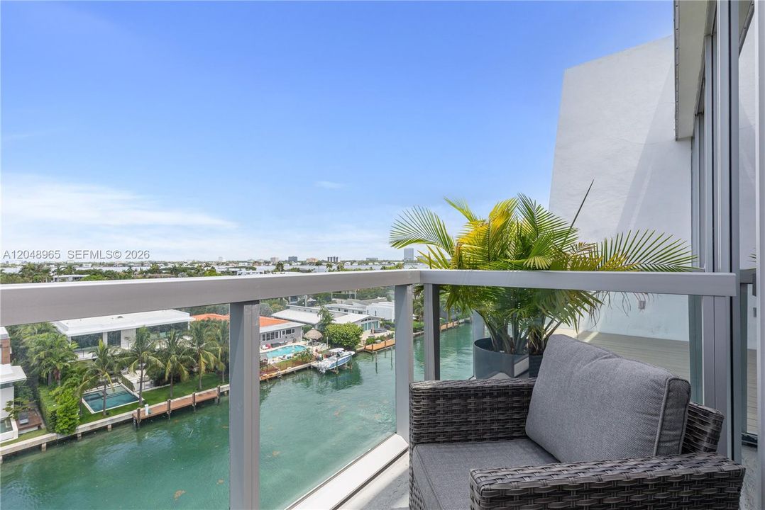 For Sale: $2,199,000 (3 beds, 3 baths, 1882 Square Feet)