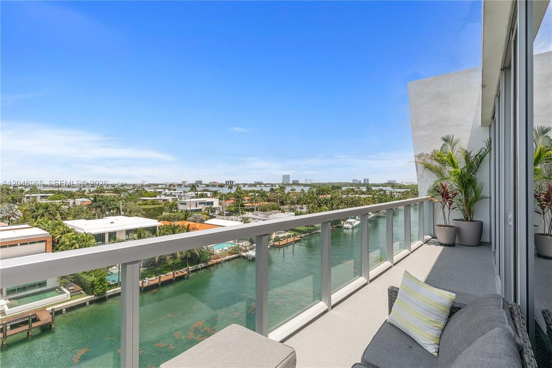 For Sale: $2,199,000 (3 beds, 3 baths, 1882 Square Feet)