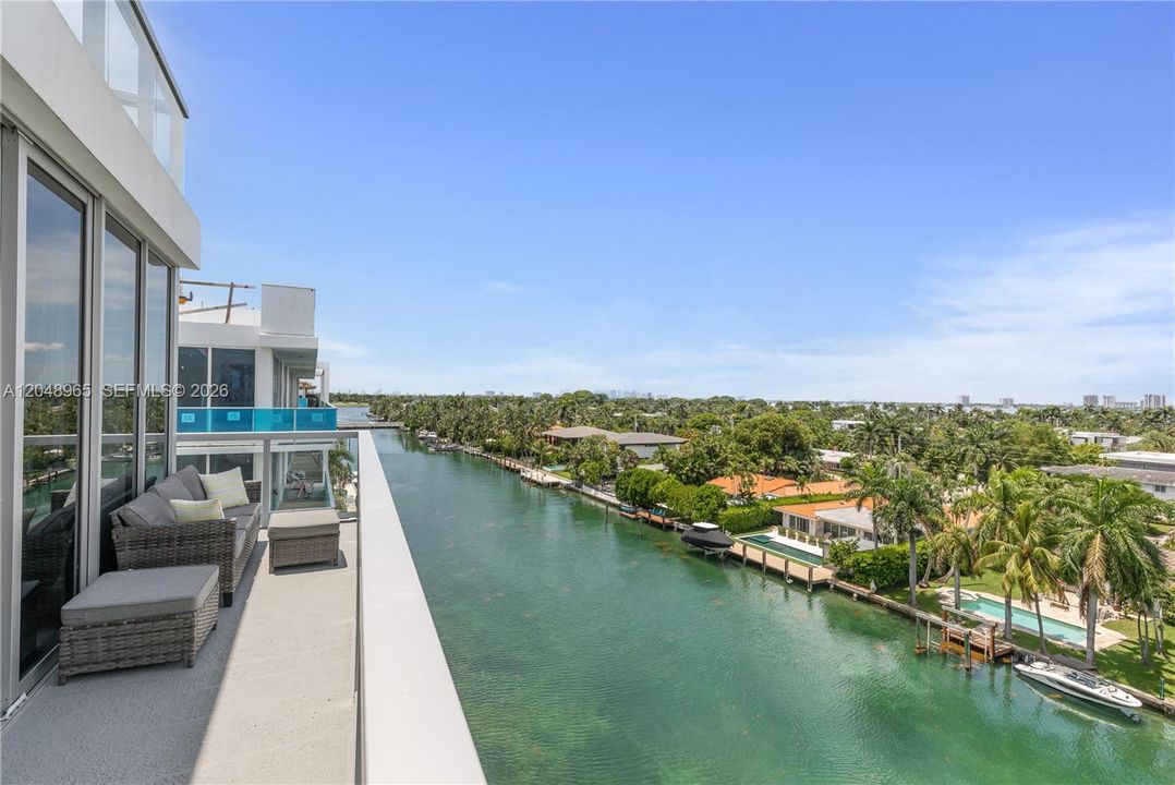 For Sale: $2,199,000 (3 beds, 3 baths, 1882 Square Feet)