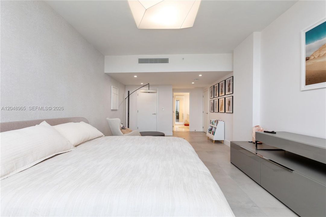 For Sale: $2,199,000 (3 beds, 3 baths, 1882 Square Feet)