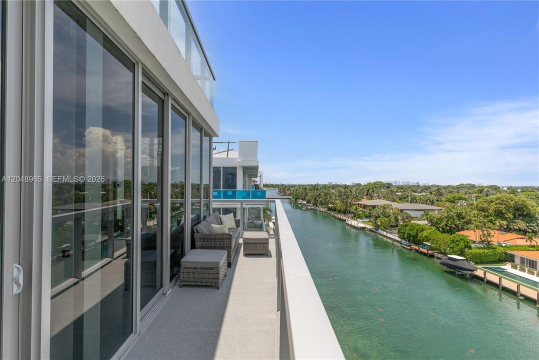 For Sale: $2,199,000 (3 beds, 3 baths, 1882 Square Feet)