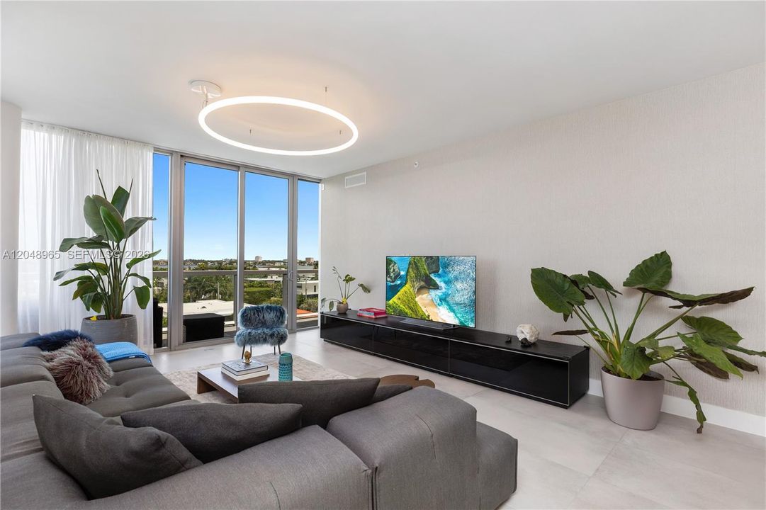 For Sale: $2,199,000 (3 beds, 3 baths, 1882 Square Feet)