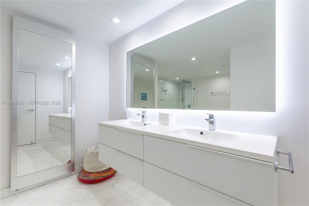 For Sale: $2,199,000 (3 beds, 3 baths, 1882 Square Feet)