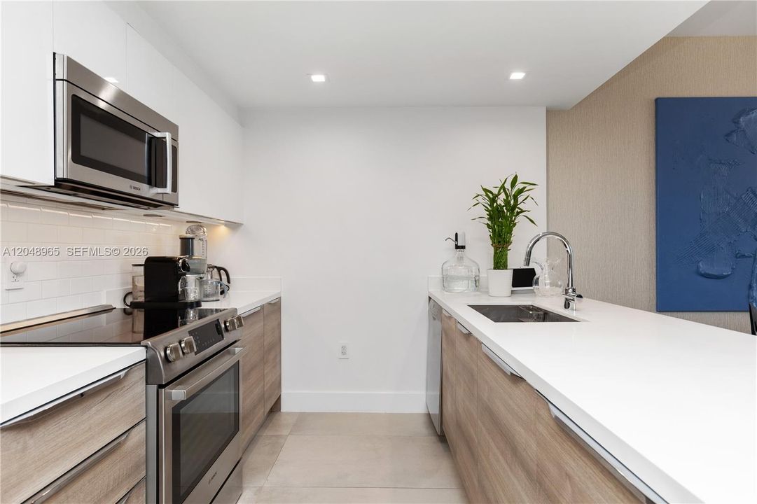 For Sale: $2,199,000 (3 beds, 3 baths, 1882 Square Feet)