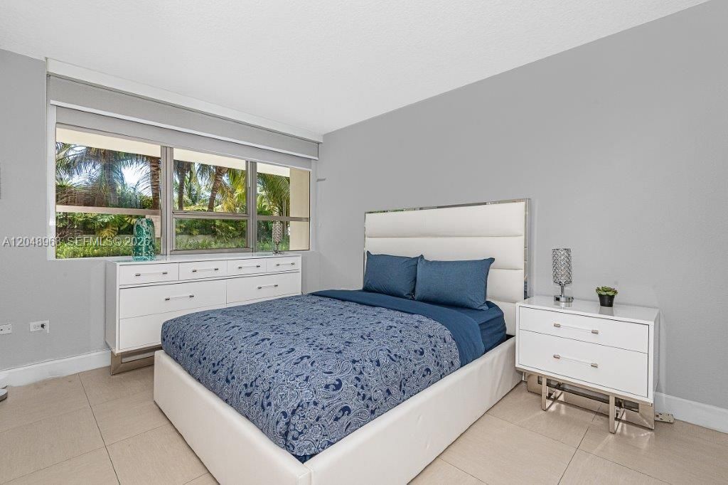 For Rent: $4,450 (2 beds, 2 baths, 1058 Square Feet)