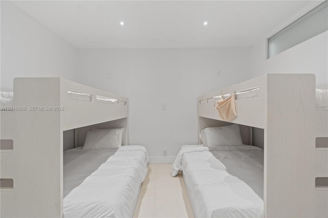 For Rent: $10,000 (3 beds, 2 baths, 1299 Square Feet)