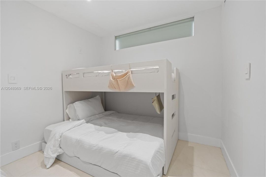 For Rent: $10,000 (3 beds, 2 baths, 1299 Square Feet)