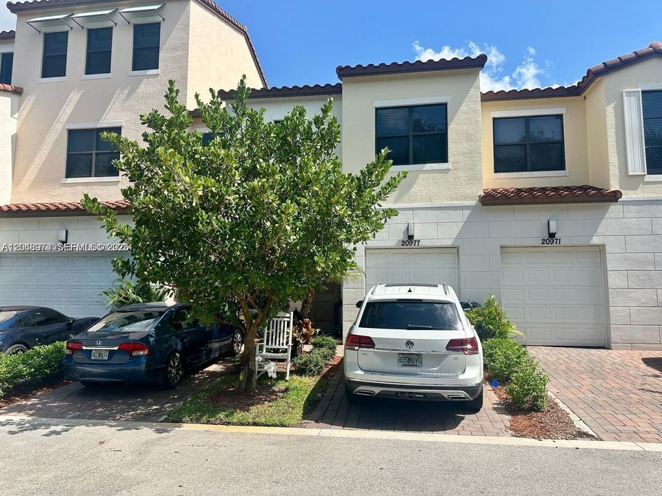 For Rent: $3,750 (3 beds, 2 baths, 1692 Square Feet)