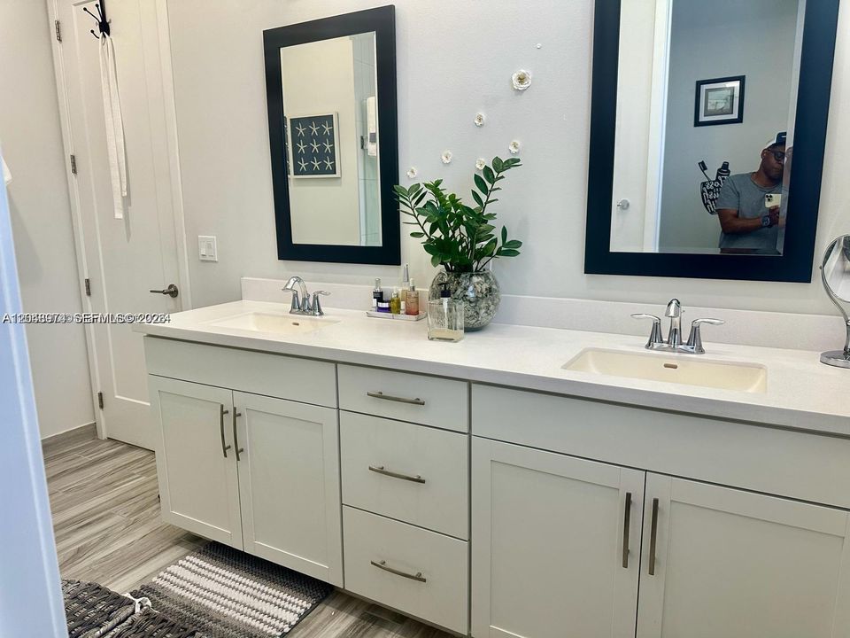 For Rent: $3,750 (3 beds, 2 baths, 1692 Square Feet)