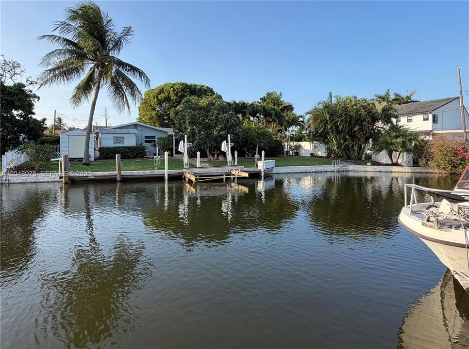 100 foot Seawall w/dock and boat lift