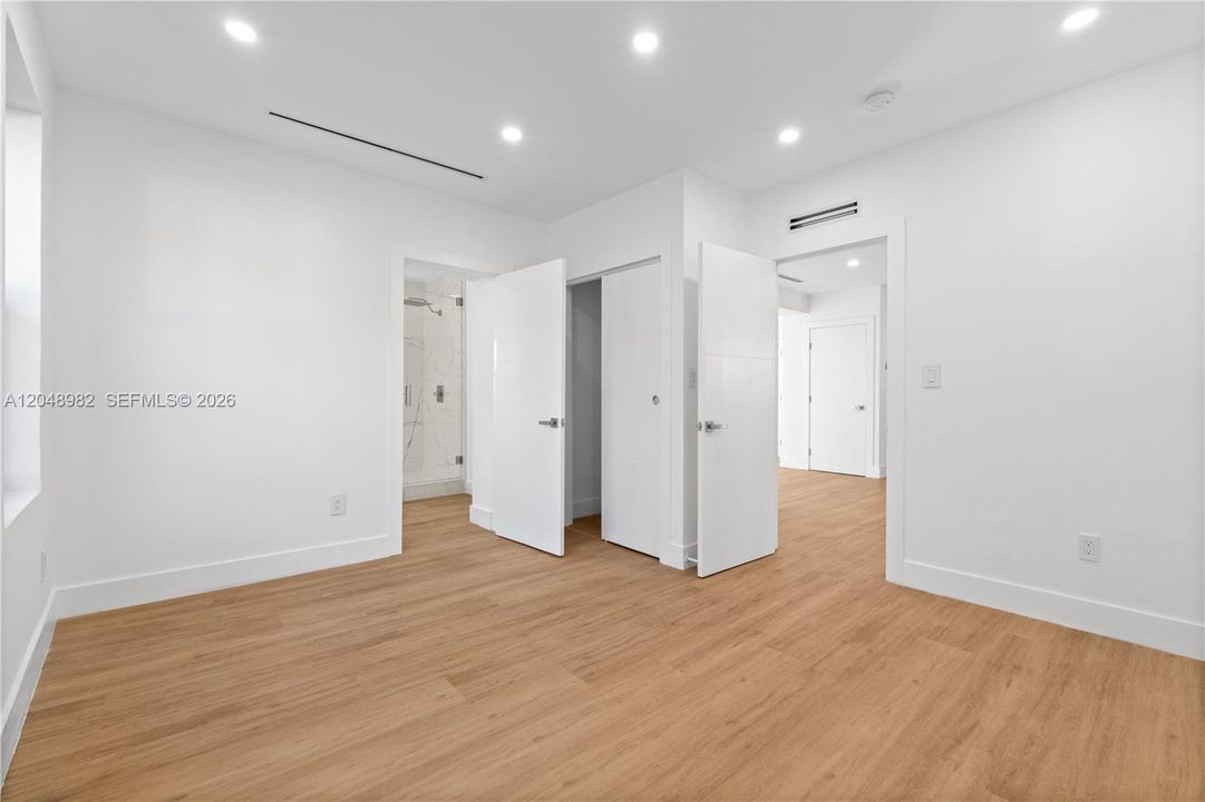 В аренду: $8,000 (4 спален, 3 ванн, 2460 Квадратных фут)