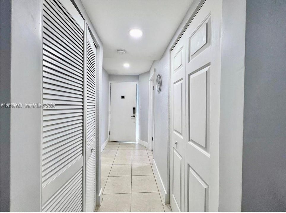 В аренду: $2,000 (2 спален, 2 ванн, 944 Квадратных фут)