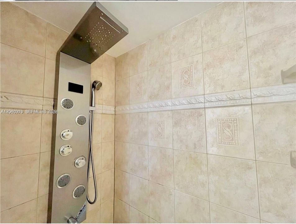 В аренду: $2,000 (2 спален, 2 ванн, 944 Квадратных фут)
