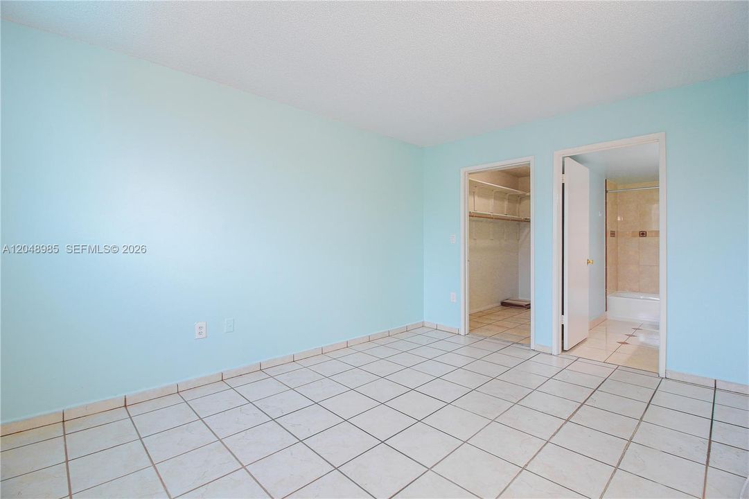 В аренду: $2,200 (2 спален, 2 ванн, 960 Квадратных фут)