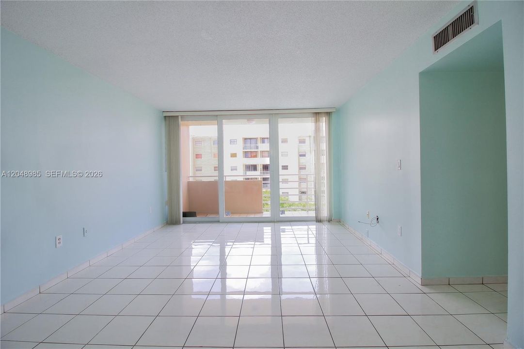 В аренду: $2,200 (2 спален, 2 ванн, 960 Квадратных фут)