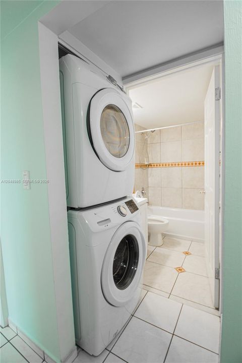 В аренду: $2,200 (2 спален, 2 ванн, 960 Квадратных фут)