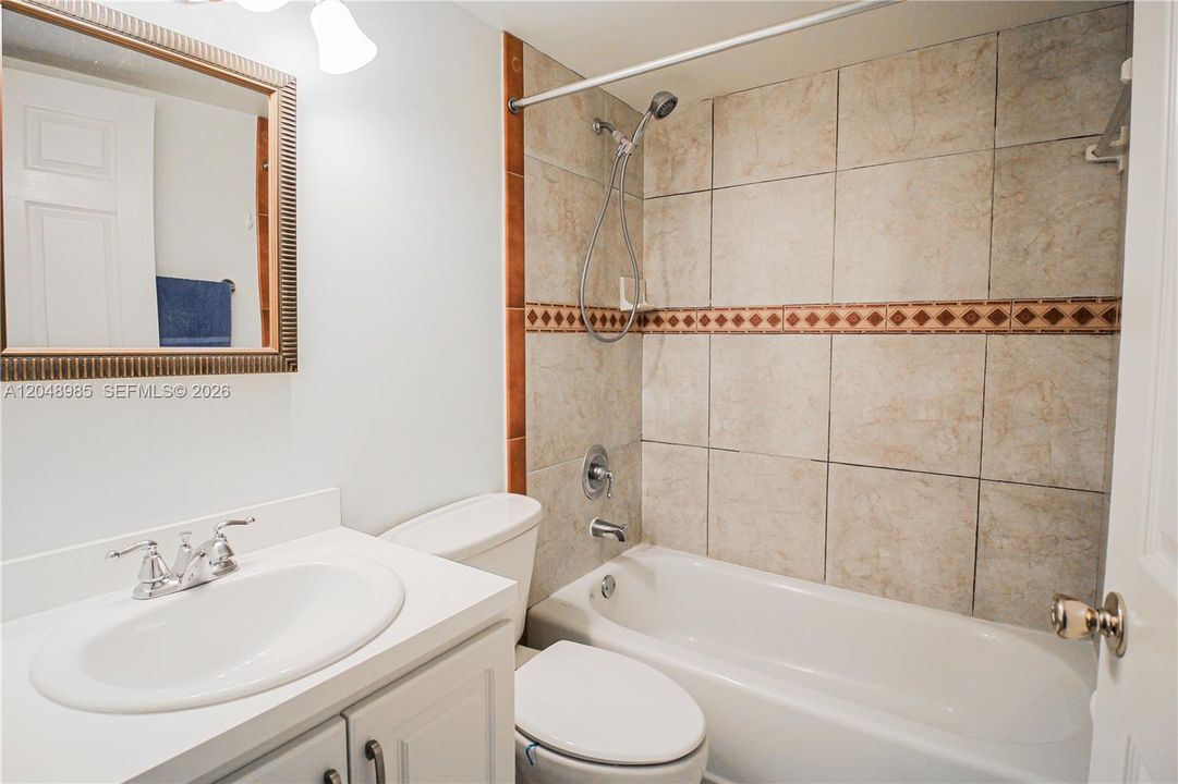 В аренду: $2,200 (2 спален, 2 ванн, 960 Квадратных фут)