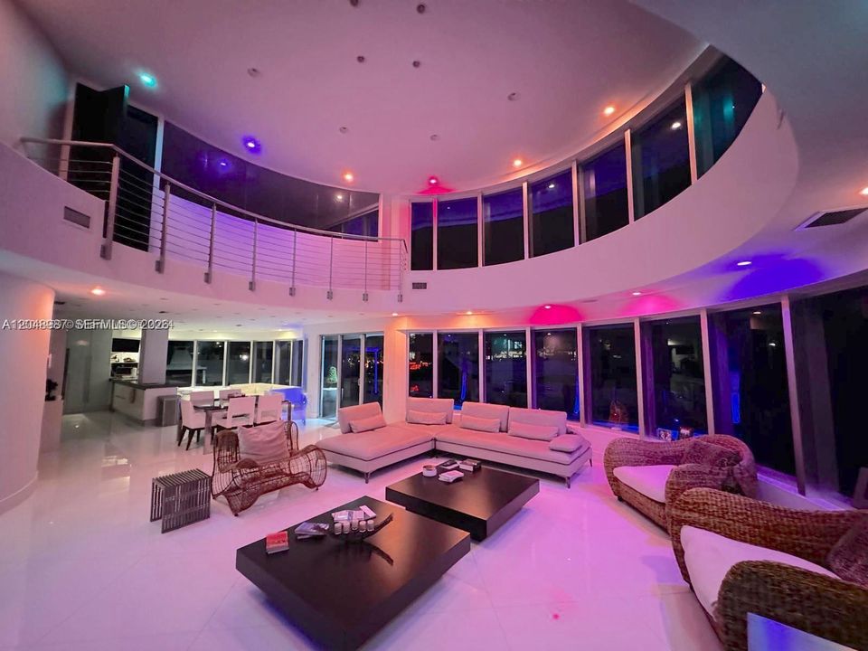 En Renta: $28,000 (6 camas, 6 baños, 4153 Pies cuadrados)