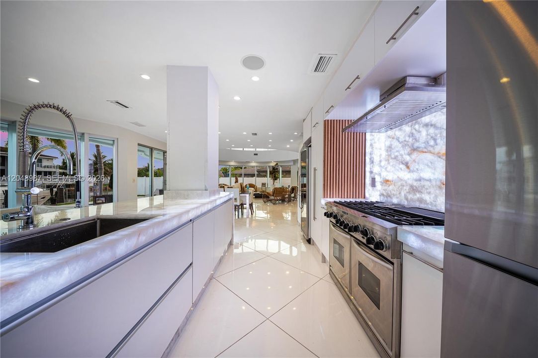 En Renta: $28,000 (6 camas, 6 baños, 4153 Pies cuadrados)