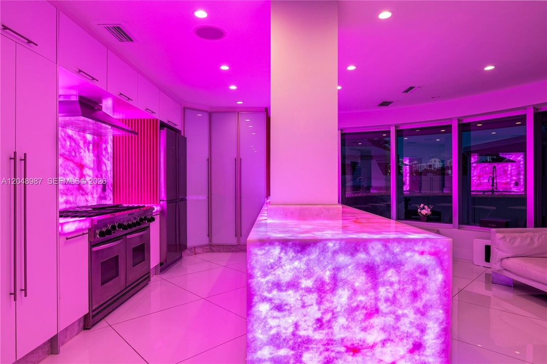 En Renta: $28,000 (6 camas, 6 baños, 4153 Pies cuadrados)