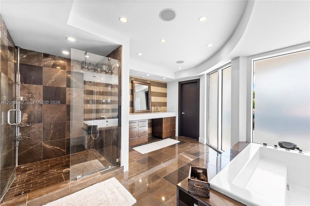 En Renta: $28,000 (6 camas, 6 baños, 4153 Pies cuadrados)
