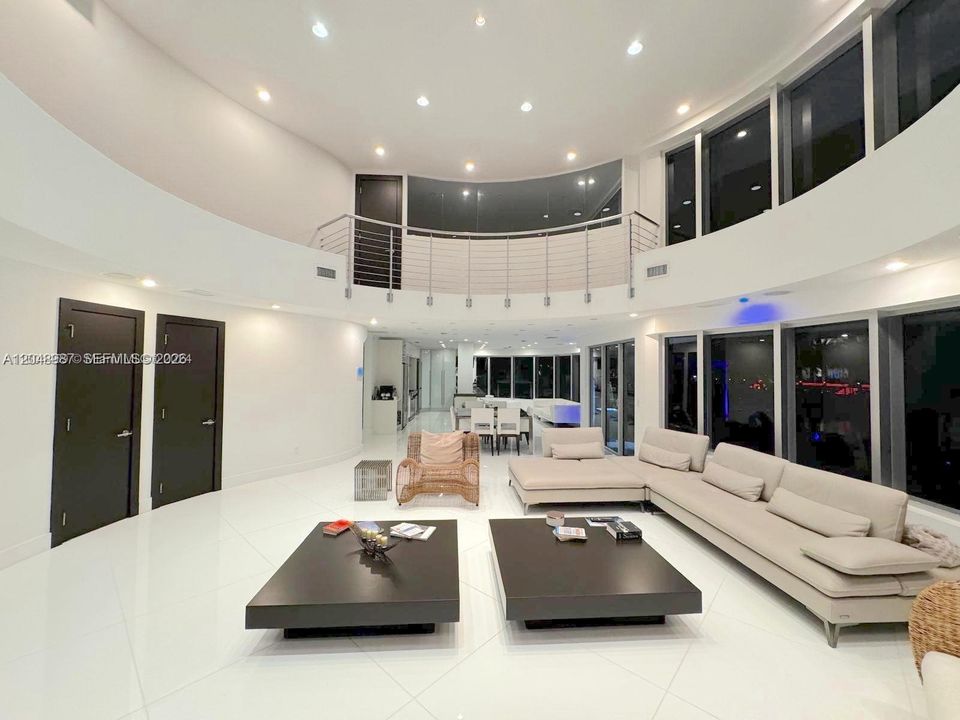 En Renta: $28,000 (6 camas, 6 baños, 4153 Pies cuadrados)