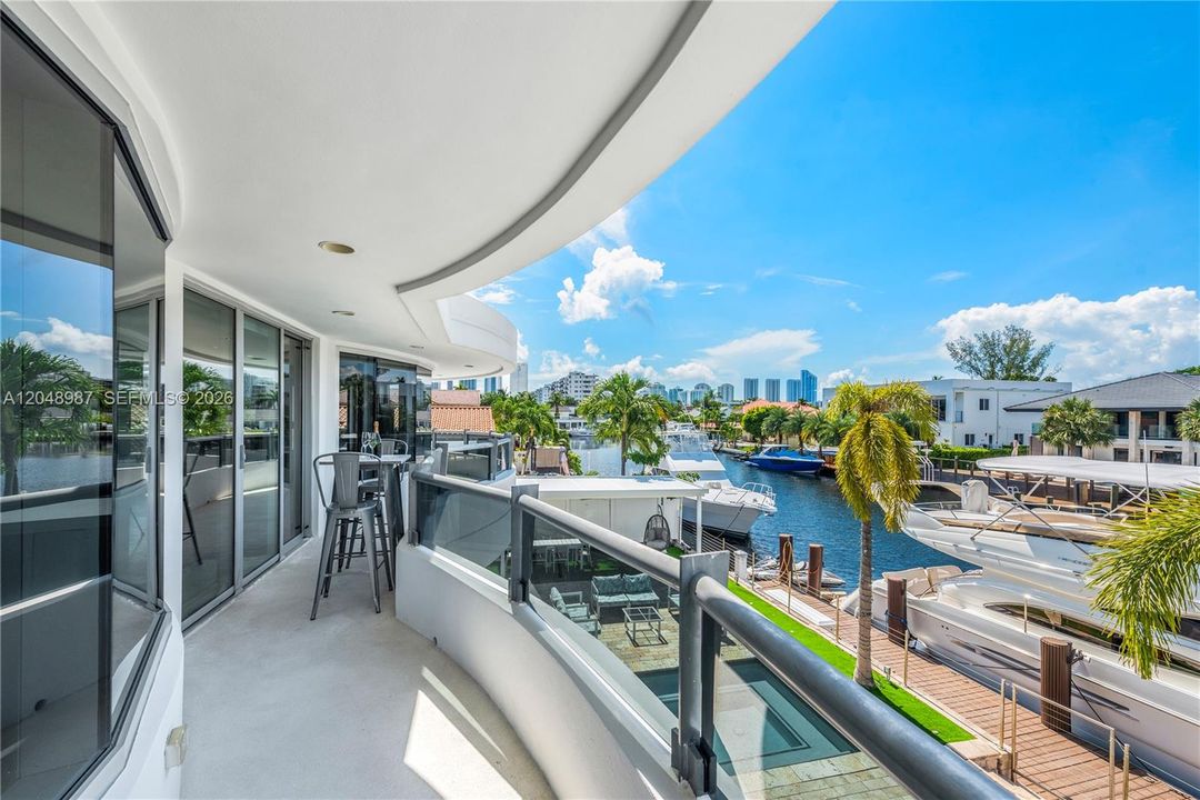 En Renta: $28,000 (6 camas, 6 baños, 4153 Pies cuadrados)