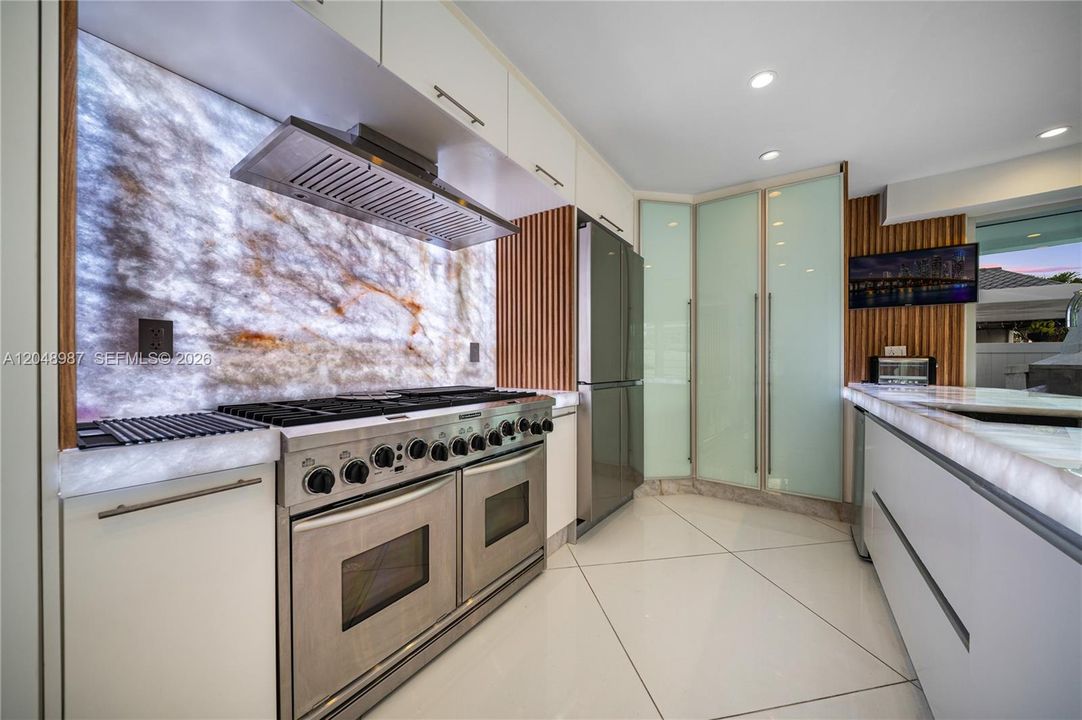 En Renta: $28,000 (6 camas, 6 baños, 4153 Pies cuadrados)