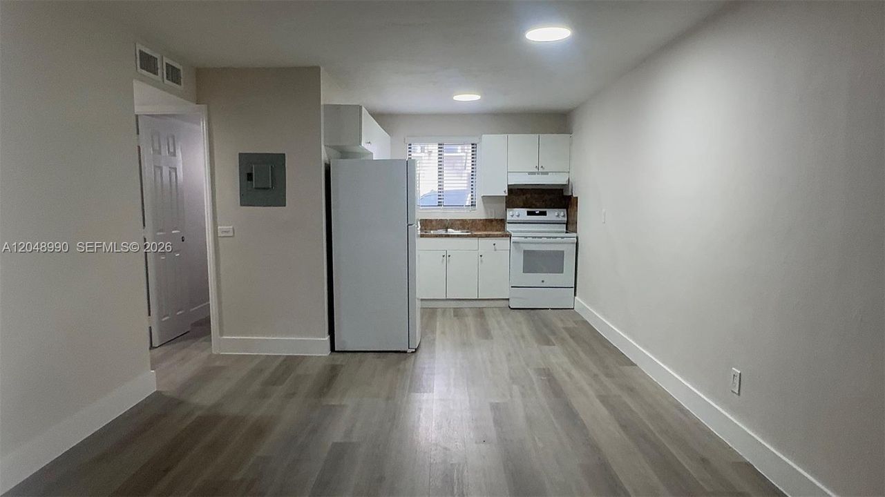 For Rent: $2,300 (2 beds, 1 baths, 750 Square Feet)