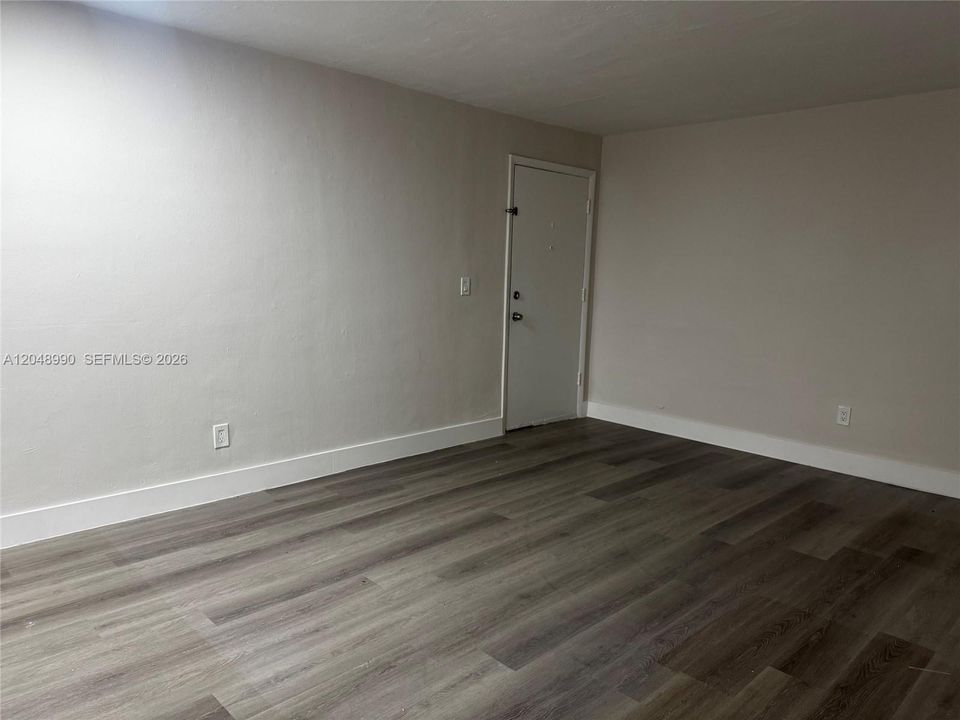 For Rent: $2,300 (2 beds, 1 baths, 750 Square Feet)