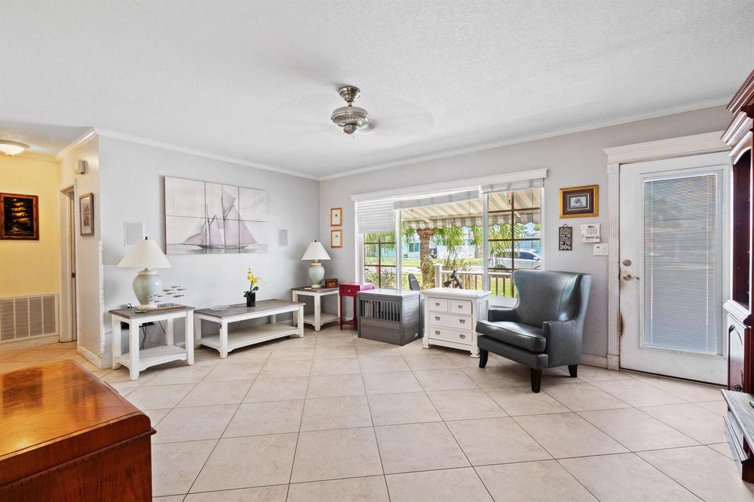 4-web-or-mls-349-sw-14th-ct