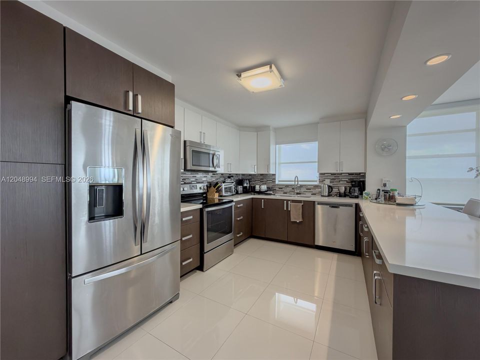 For Sale: $253,900 (2 beds, 2 baths, 1268 Square Feet)