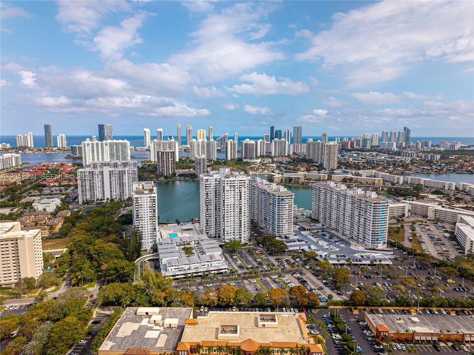 For Sale: $253,900 (2 beds, 2 baths, 1268 Square Feet)